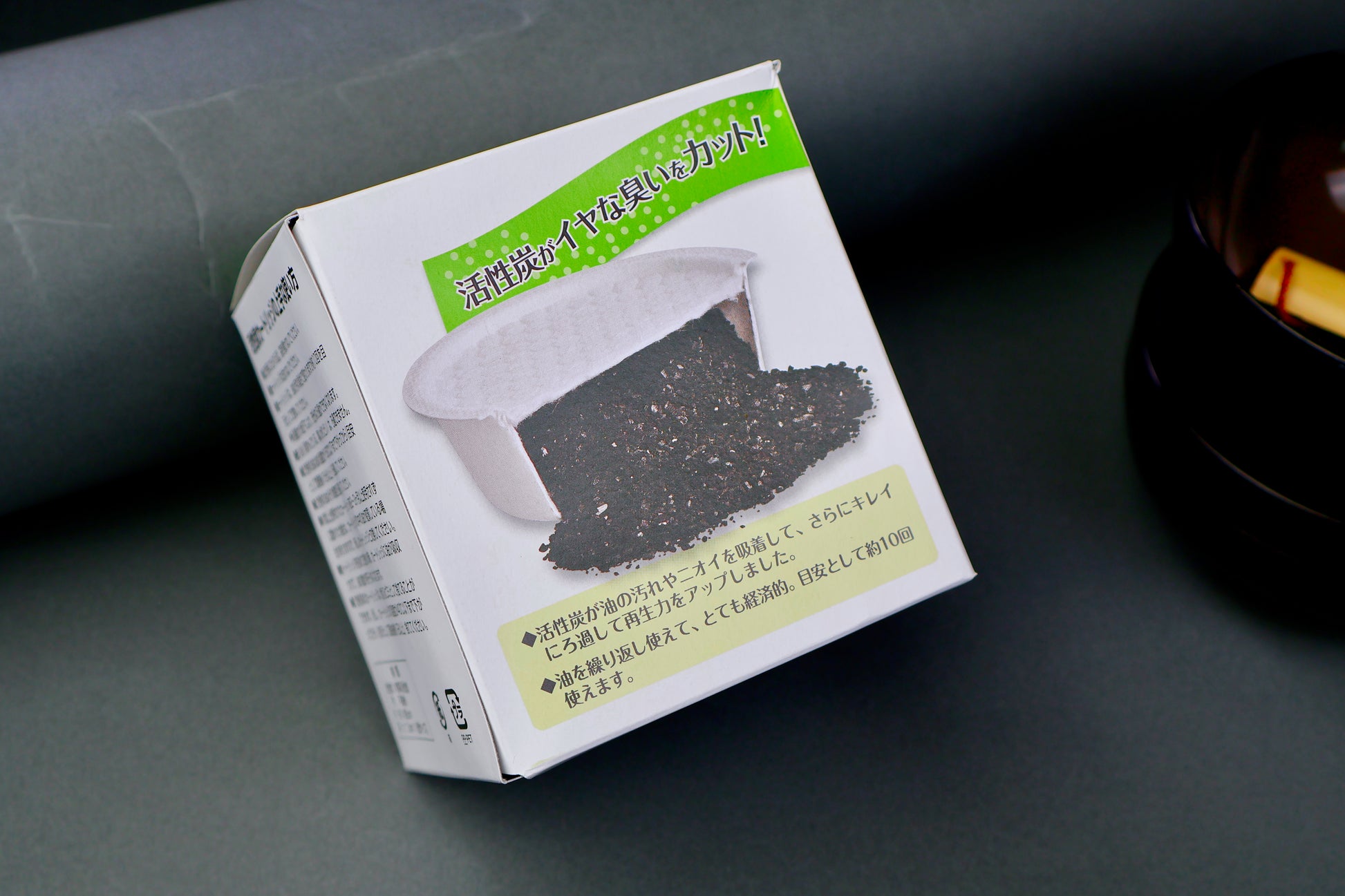 carbon fry oil filter in white box with green stripe black kanji grey background