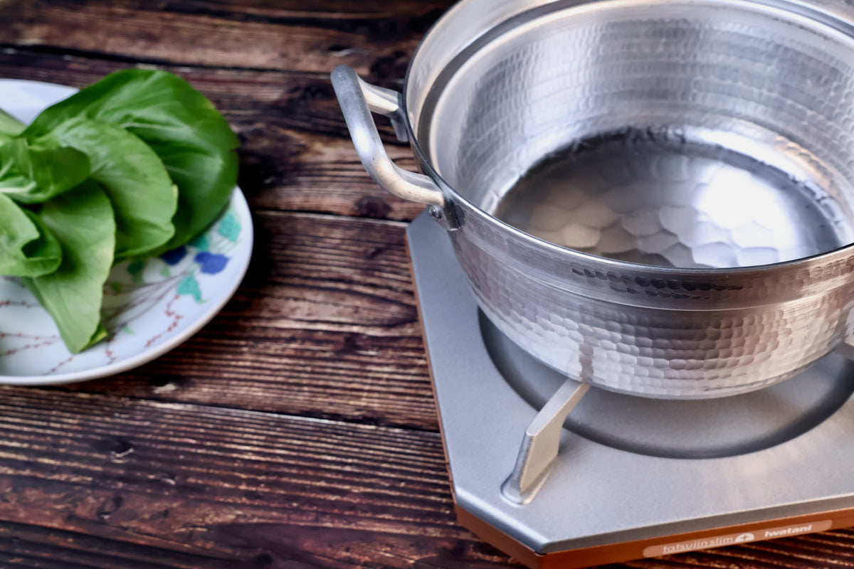 Nakamura Douki Dantsuki Seiro Pot 21cm — on portable burner with bok choy alongside, in-use context