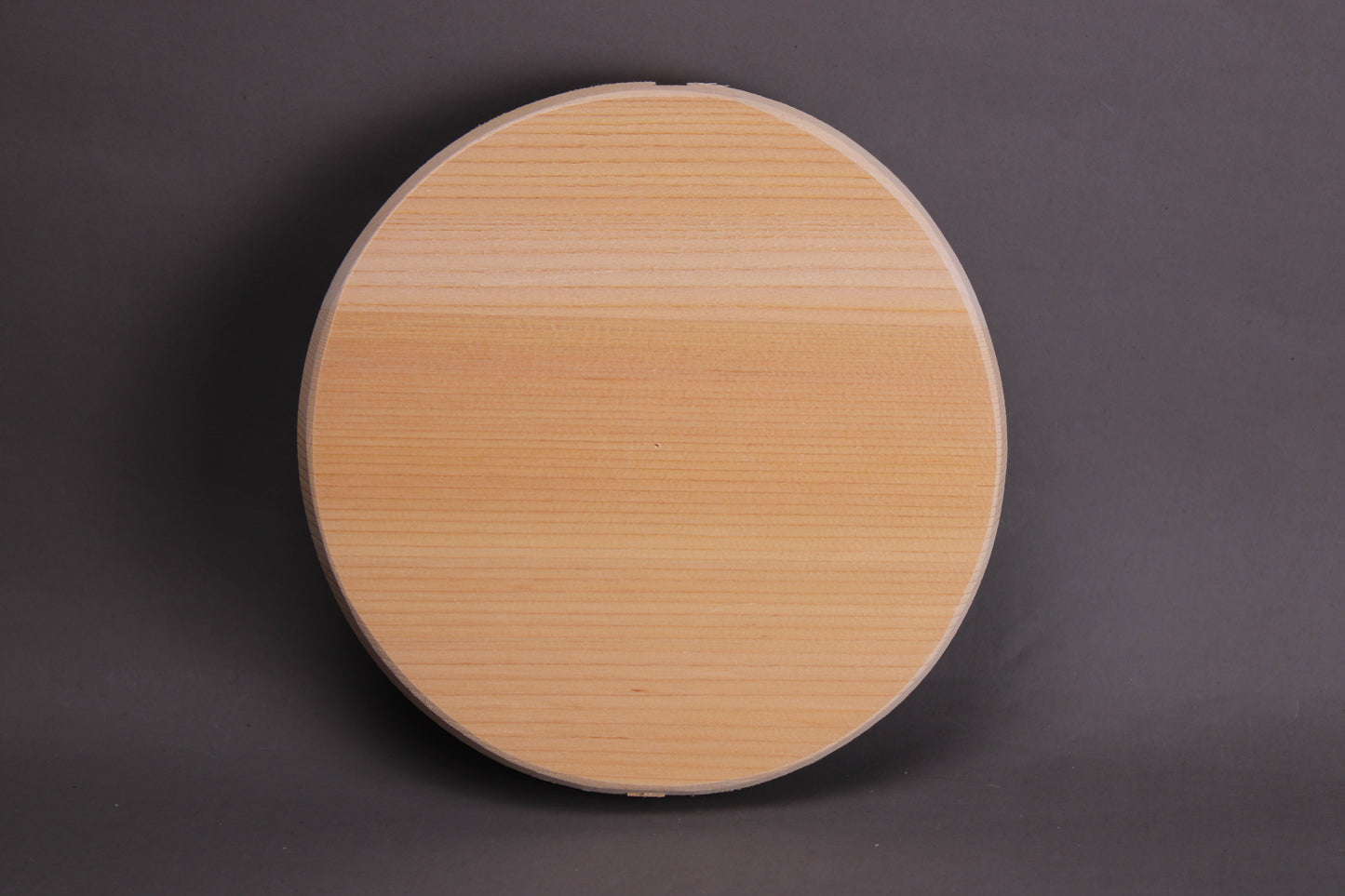 kiso hinoki drop lid with hiragana kiya 18cm shown with grey background backside