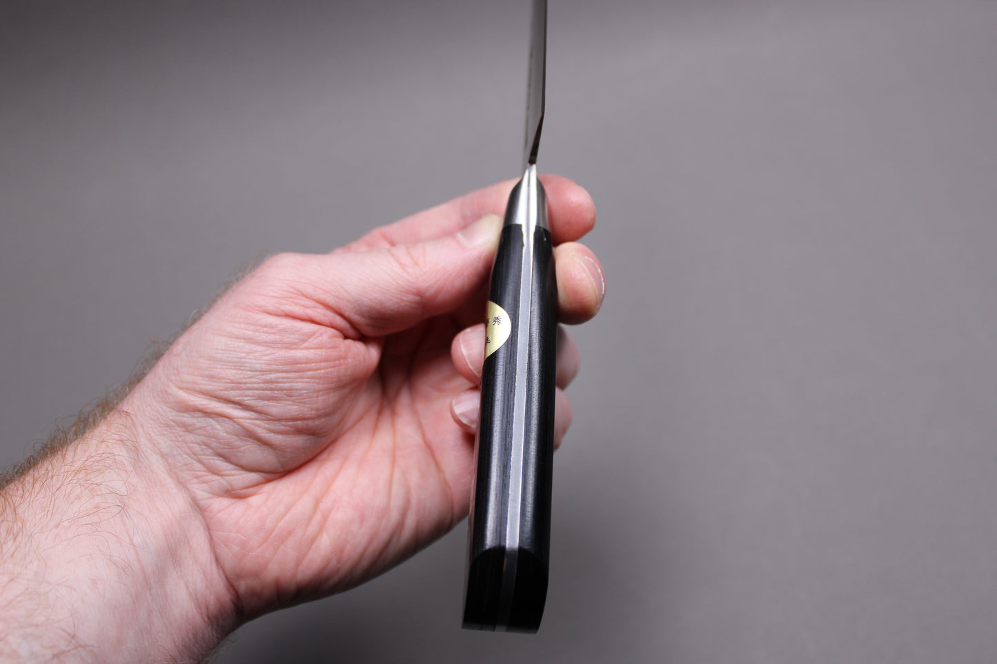underside of honesuki knife showing handle and choil