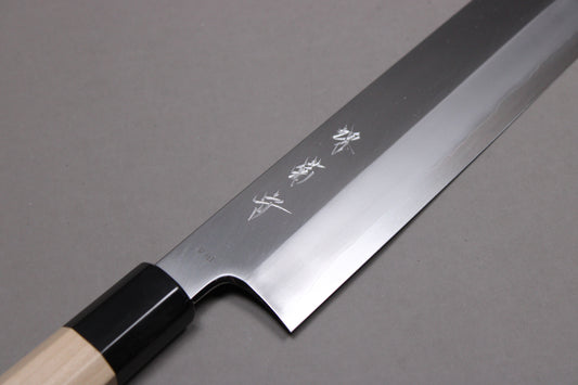 detail of buffalo horn ferrule choil shinogi and kanji of sakai kikumori yoshikazu tanaka