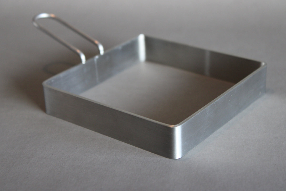 sandwich guide by yamasaki showing stainless steel body with grey bacground
