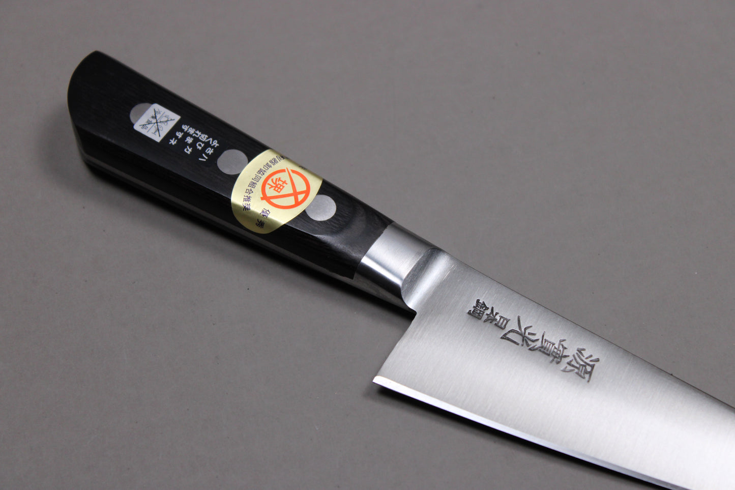 closeup pakka wood handle and kanji of jikko sakai on knife