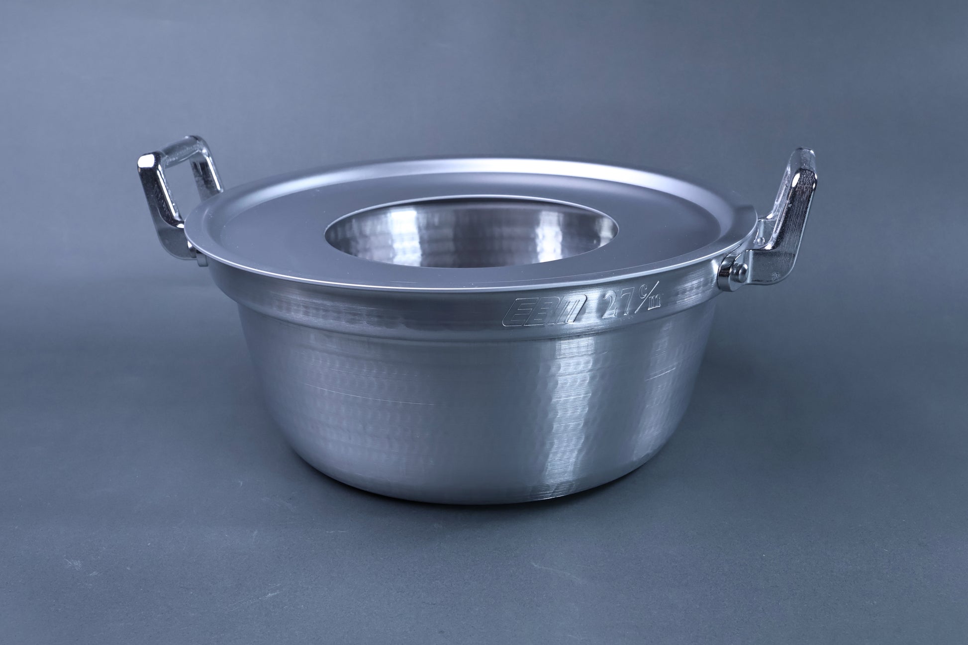 Dantsuki seiro pot 27cm with steamer collar insert showing raised center opening for seiro basket on grey background