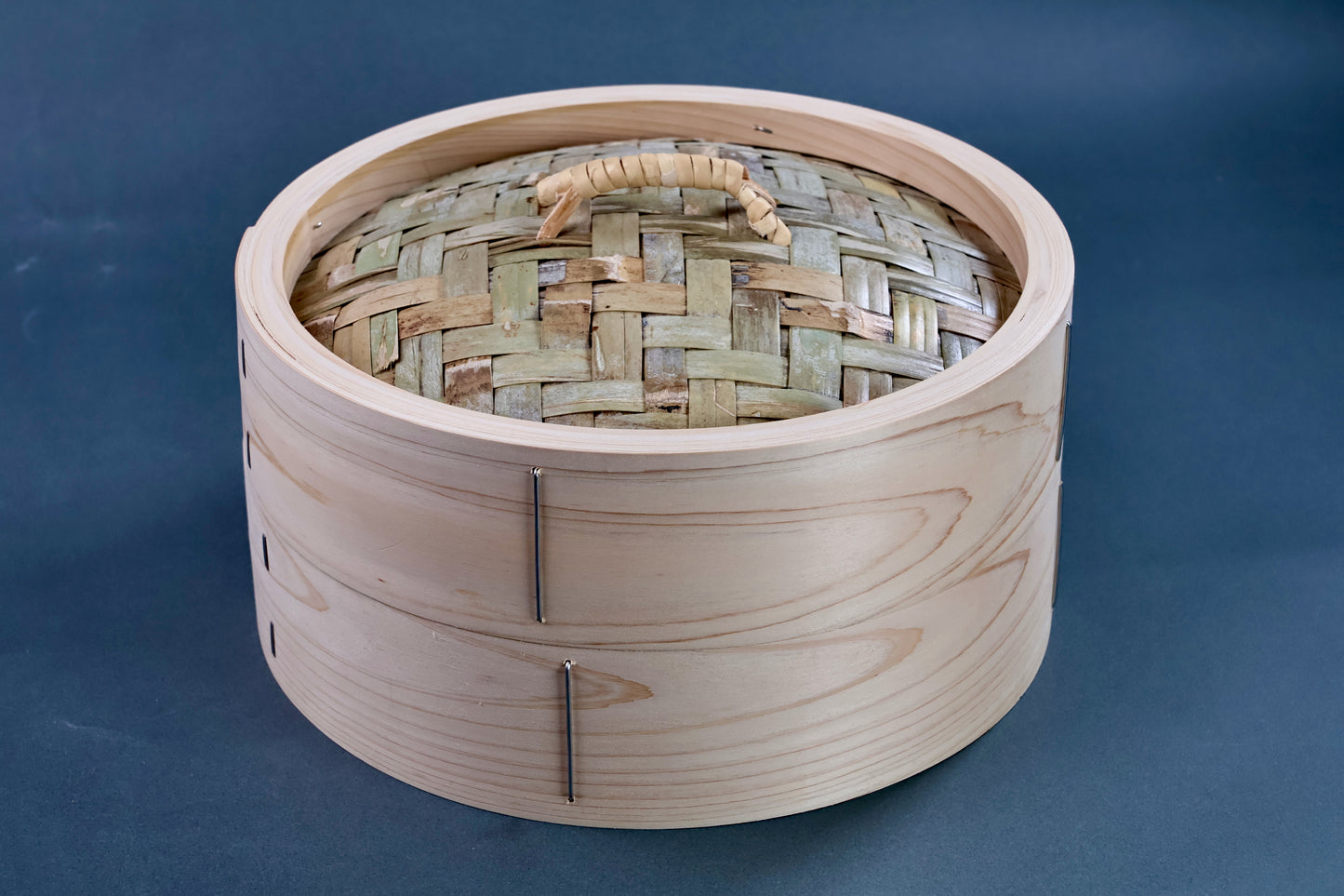 Ebematsu Shoji 27cm kiso hinoki bamboo steamer lid showing woven bamboo weave pattern and rattan handle on grey background
