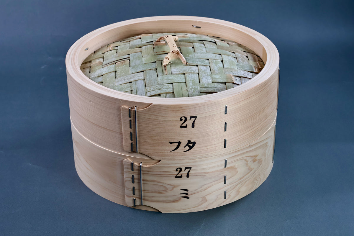 Ebematsu Shoji Kiso Hinoki bamboo steamer set 27cm on grey background showing Japanese size markings on lid and base