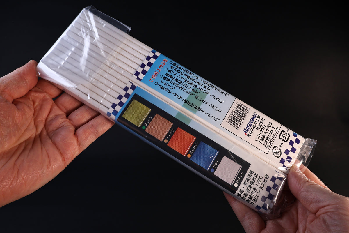 Back of the Hasegawa white sushi rolling mat size L package showing the color options and care information