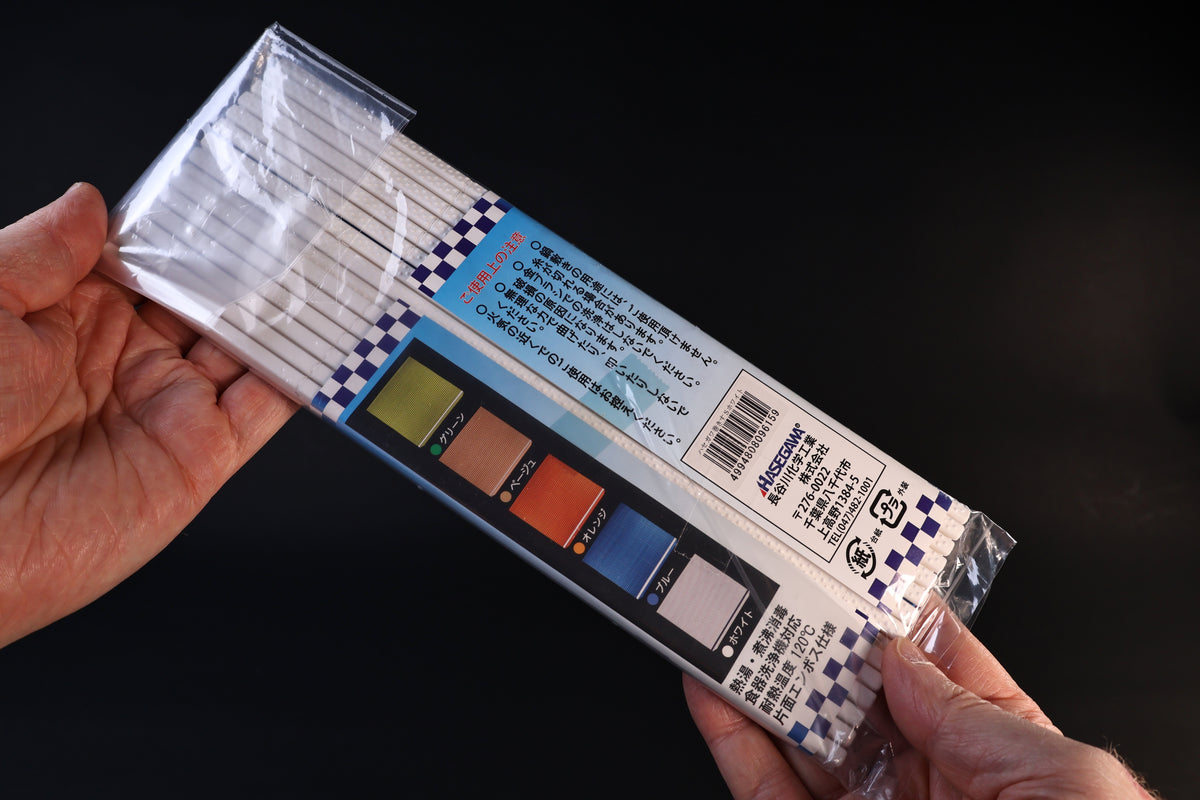 Back of the Hasegawa white sushi rolling mat size S package showing the color options and care information