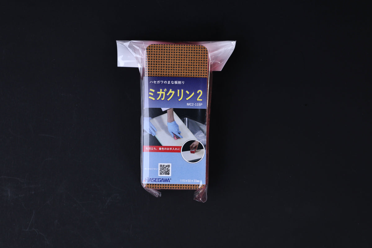 Hasegawa Migakurin 2 cutting board scraper — overhead view of full retail packaging front

