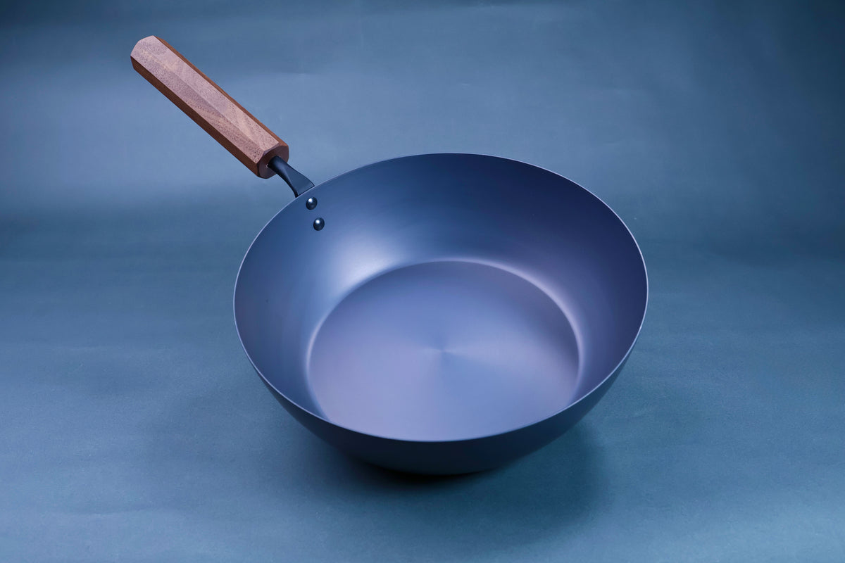 Octagonal hardwood handle detail on a Japanese carbon steel nitride deep fry pan 24cm