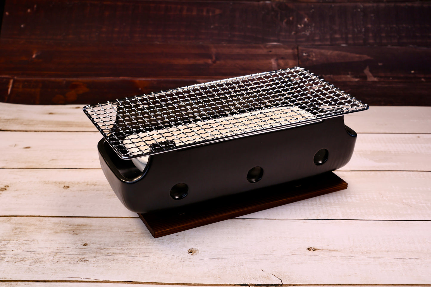 Misuzu Pottery Banko Yaki Konro Grill, low angled view showing ceramic body curve, side handles, and wood trivet base