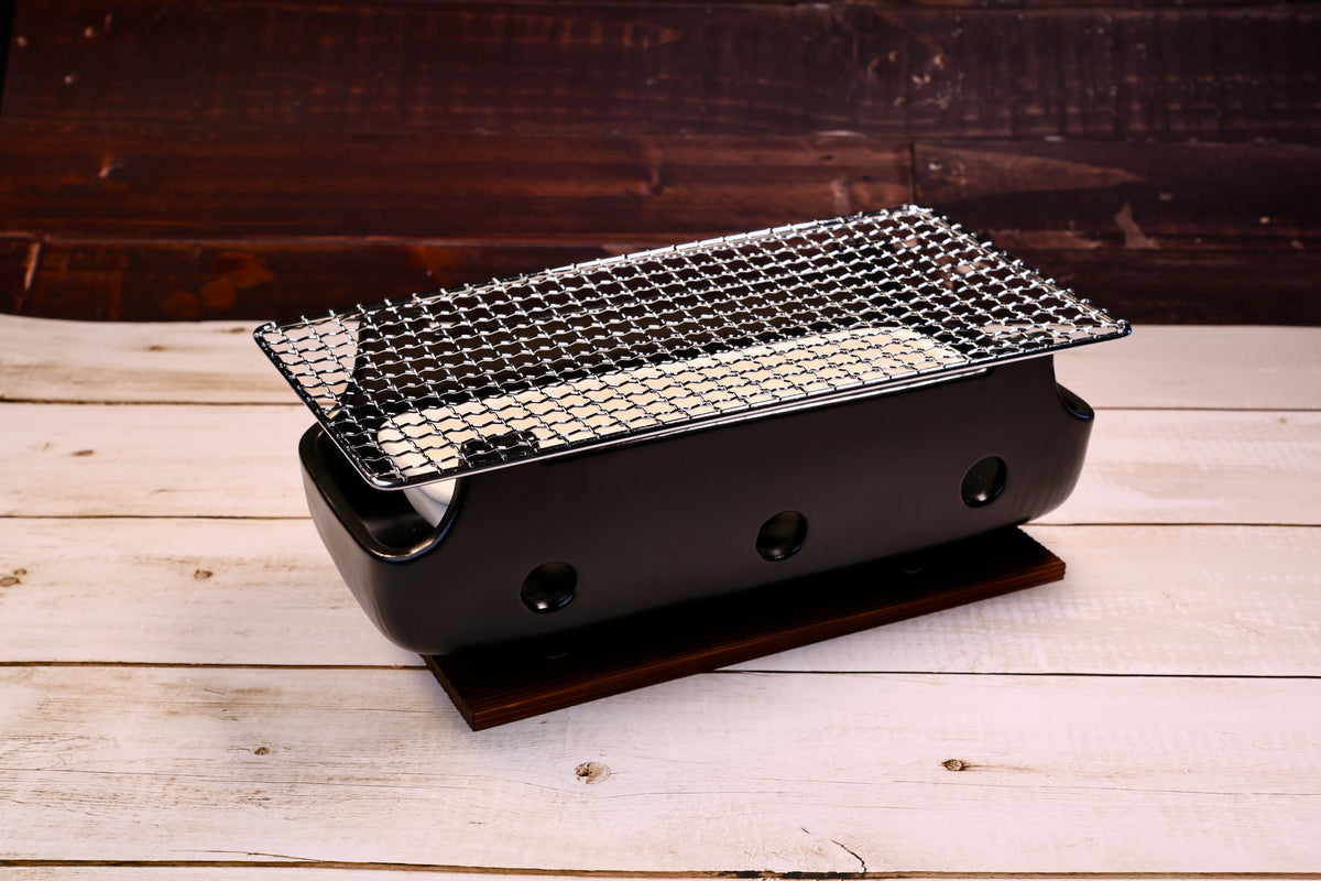 Misuzu Pottery Banko Yaki Konro Grill, low angled view showing ceramic body curve, side handles, and wood trivet base