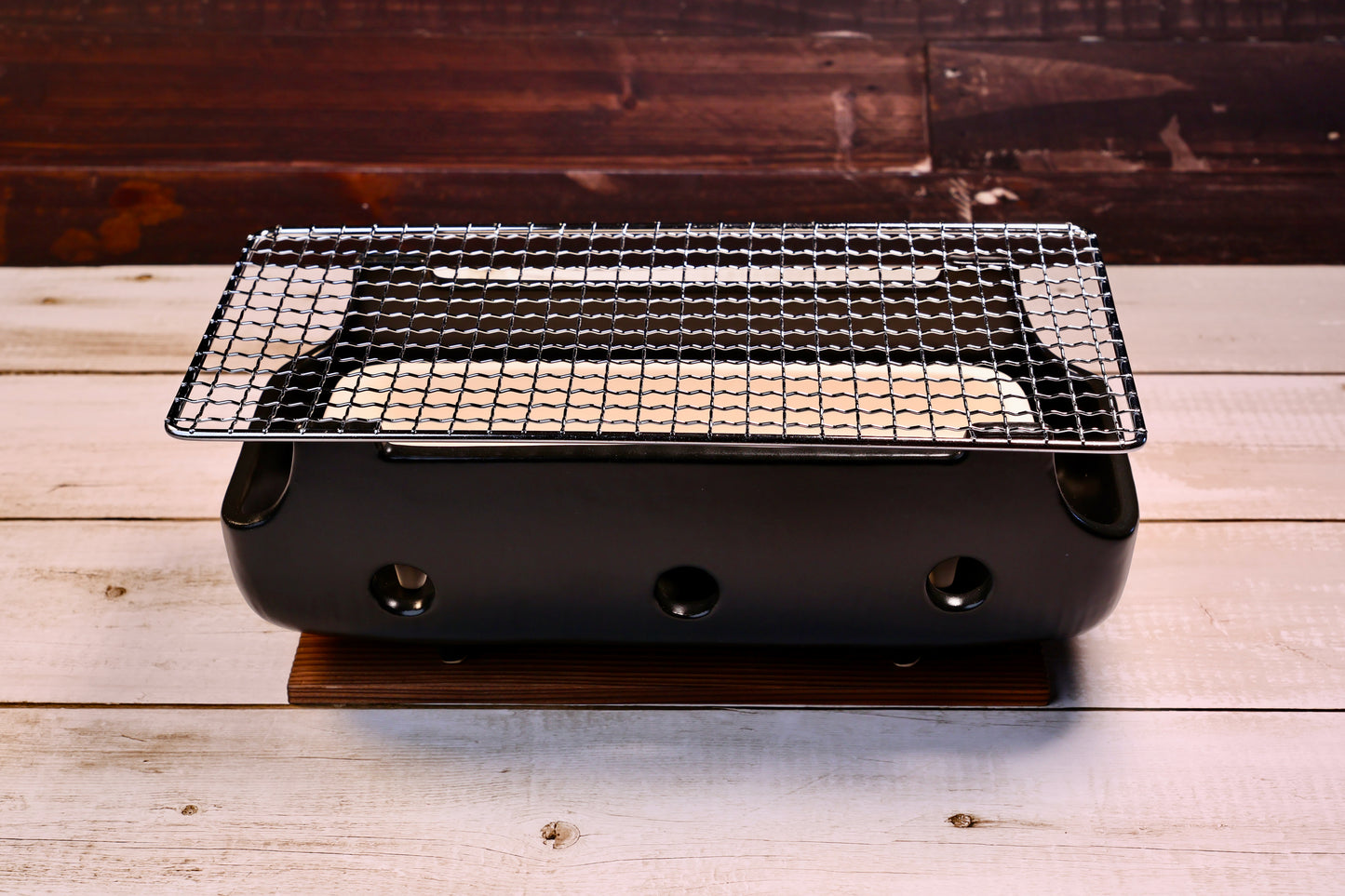 Misuzu Pottery Banko Yaki Konro Grill, assembled front view on wood plank showing full ceramic body and stainless grate