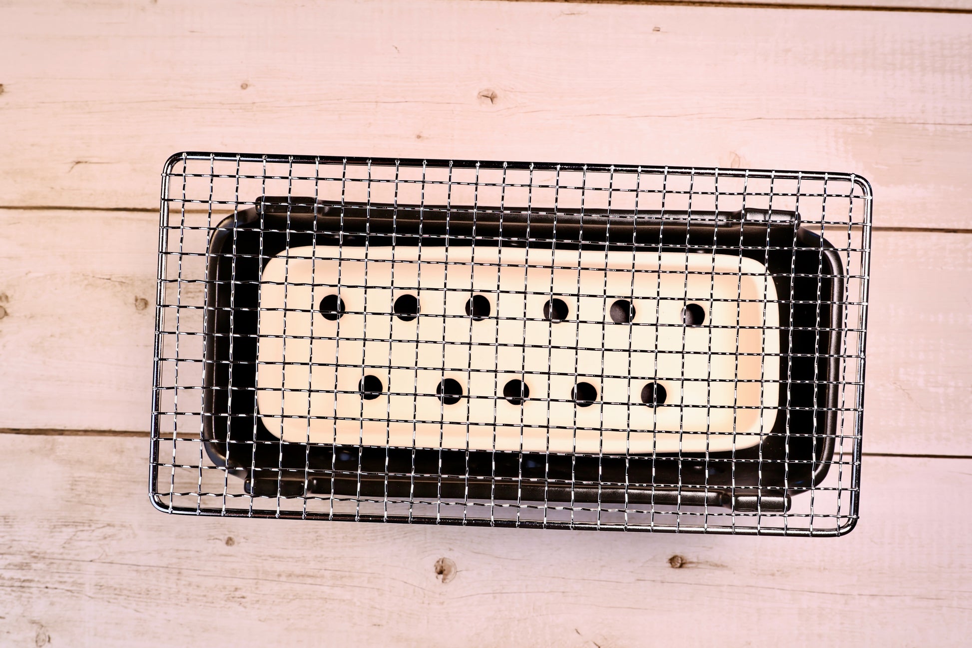 Misuzu Pottery Banko Yaki Konro Grill, overhead view of stainless wire grate with ceramic ash catcher holes visible below
