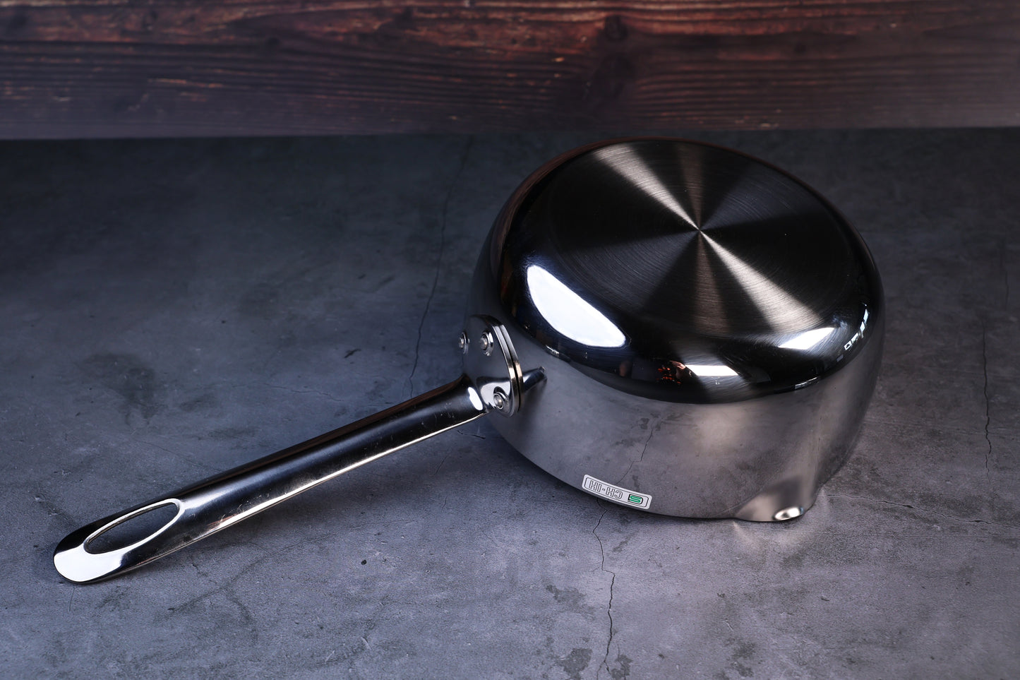 Mt. Fuji Steel Clad Yukihira saucepan 18cm exterior showing polished stainless bottom and long handle