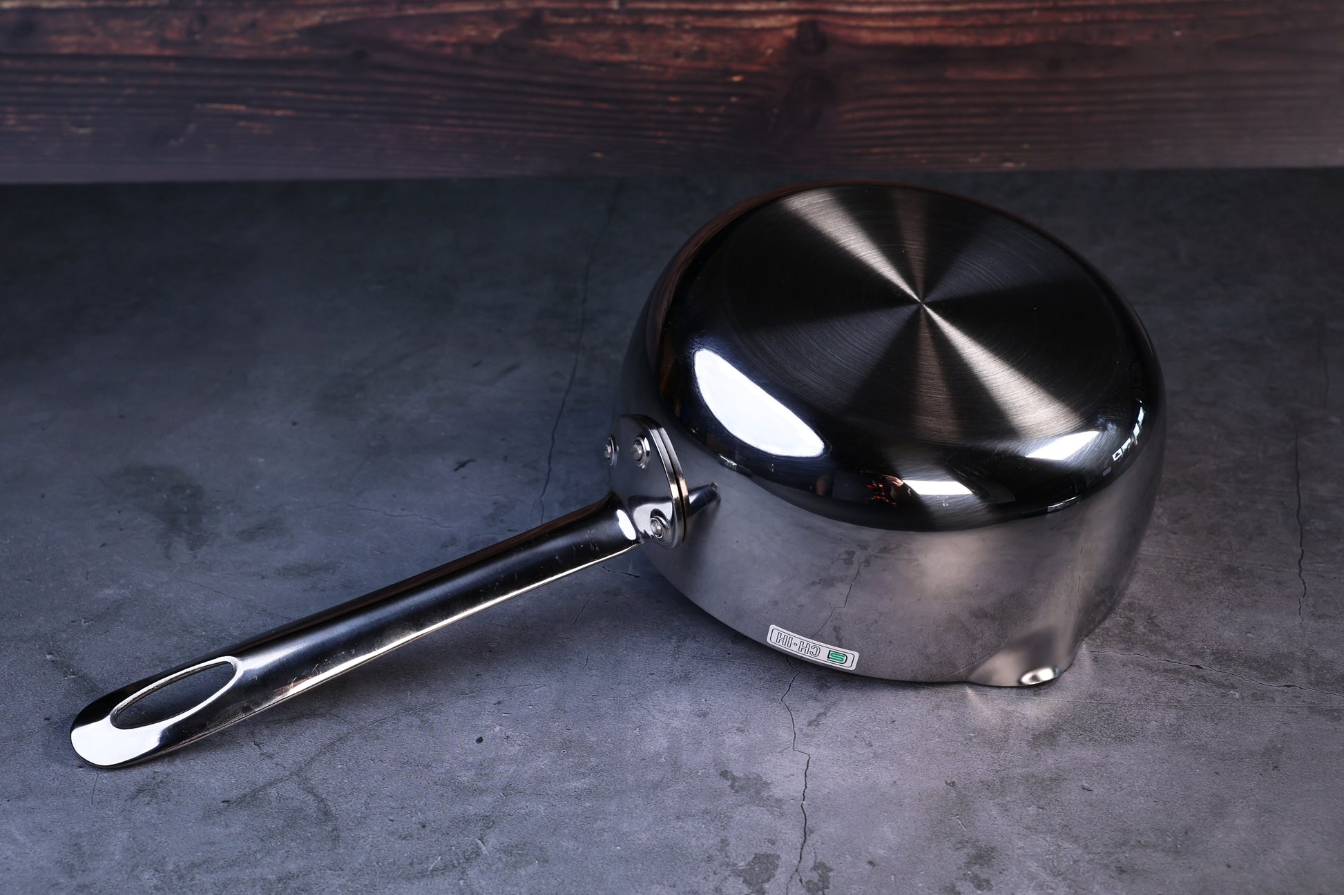 Mt. Fuji Steel Clad Yukihira saucepan 18cm exterior showing polished stainless bottom and long handle