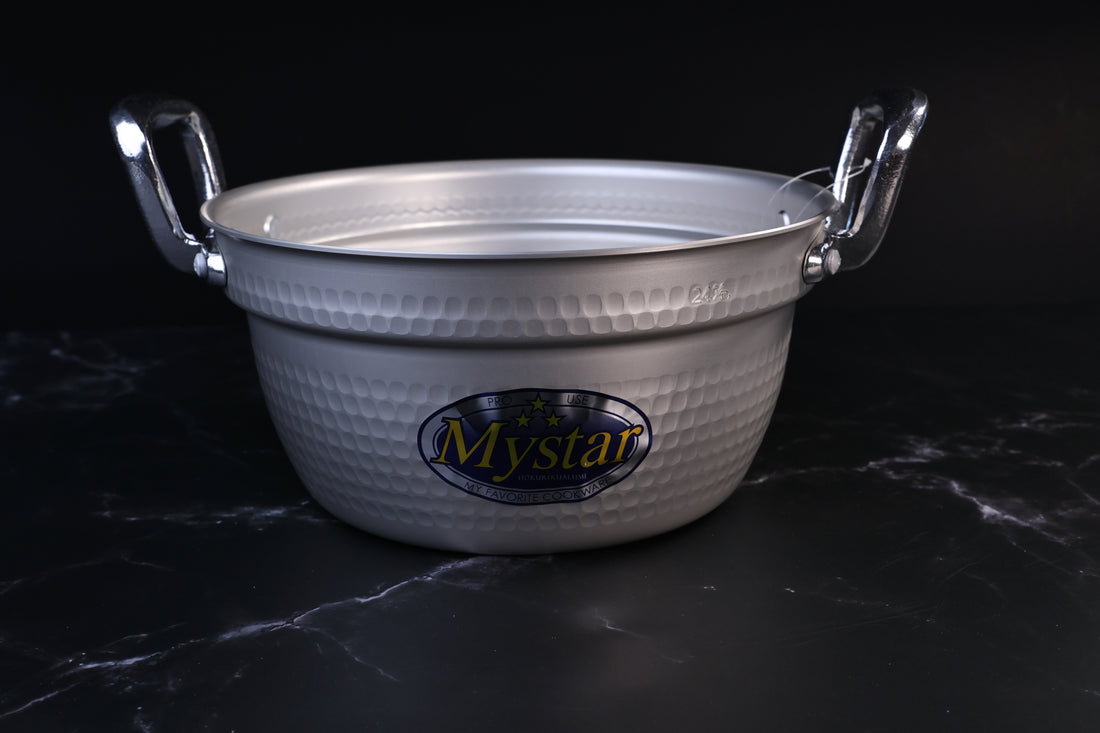 Mystar Hokuriku Dantsuki pot 24cm, hammered aluminum exterior and chrome handles on black marble
