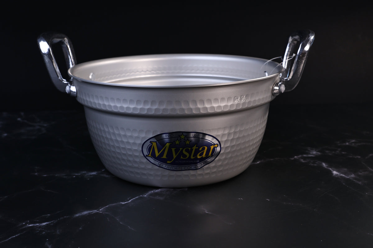 Mystar Hokuriku Dantsuki pot 24cm, hammered aluminum exterior and chrome handles on black marble