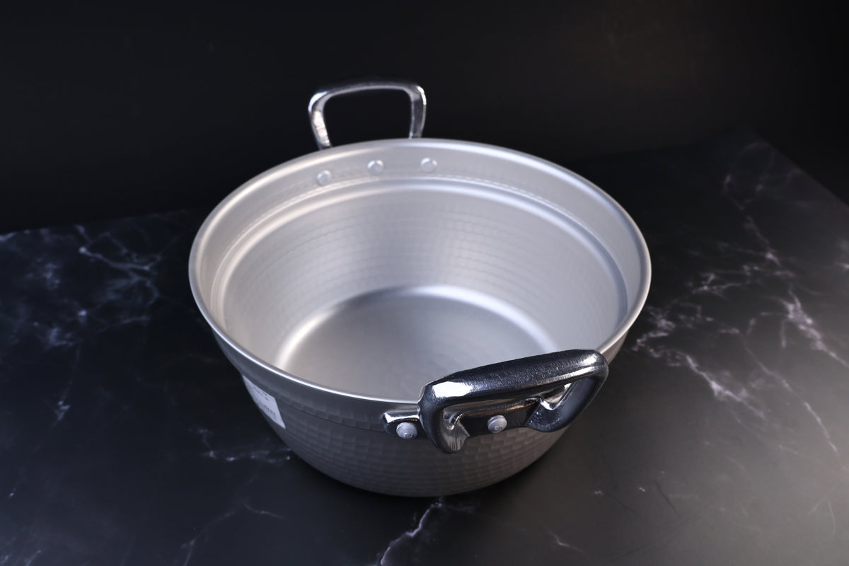 Mystar Hokuriku Dantsuki pot 27cm angled view showing chrome handle attachment and hammered texture