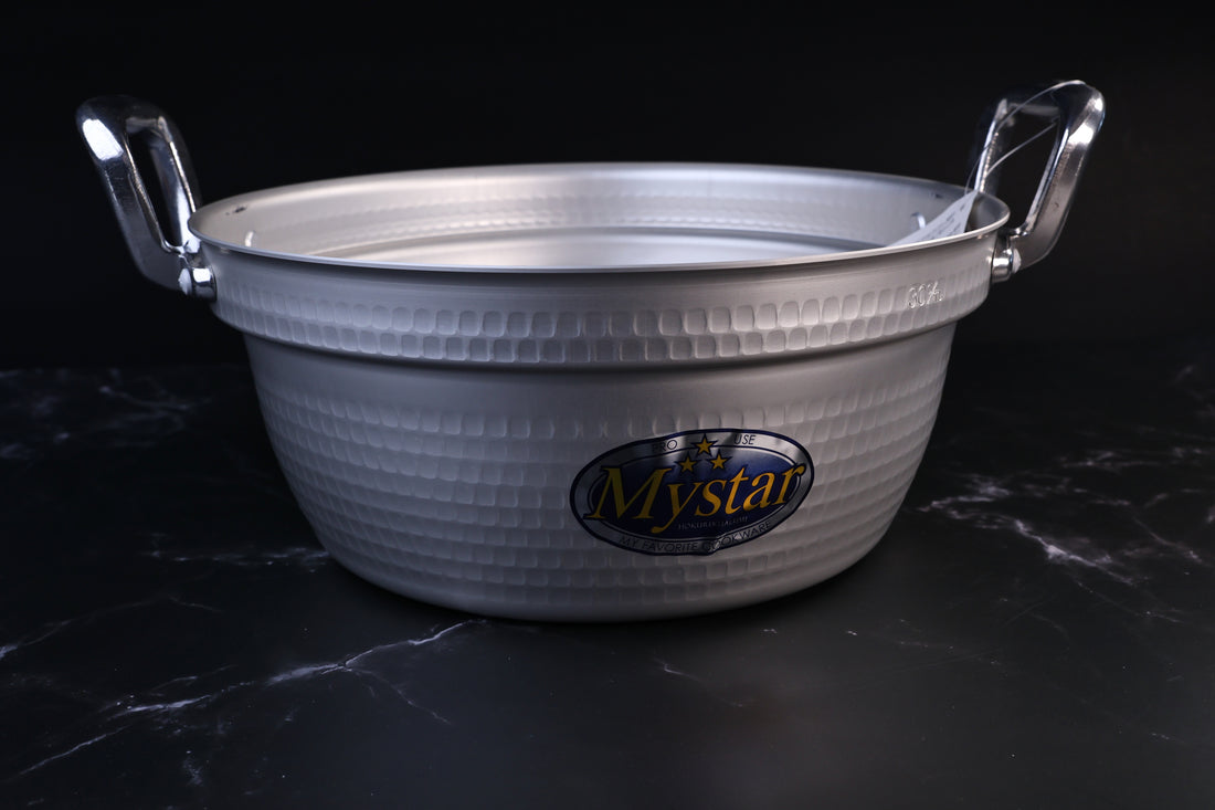Mystar Hokuriku Dantsuki pot 30cm, hammered aluminum exterior and chrome handles on black marble