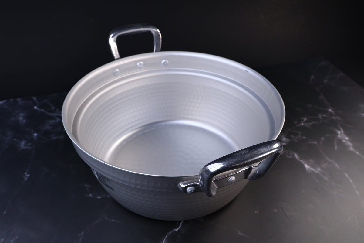 Mystar Hokuriku Dantsuki pot 30cm interior view with volume markings, hammered interior walls visible