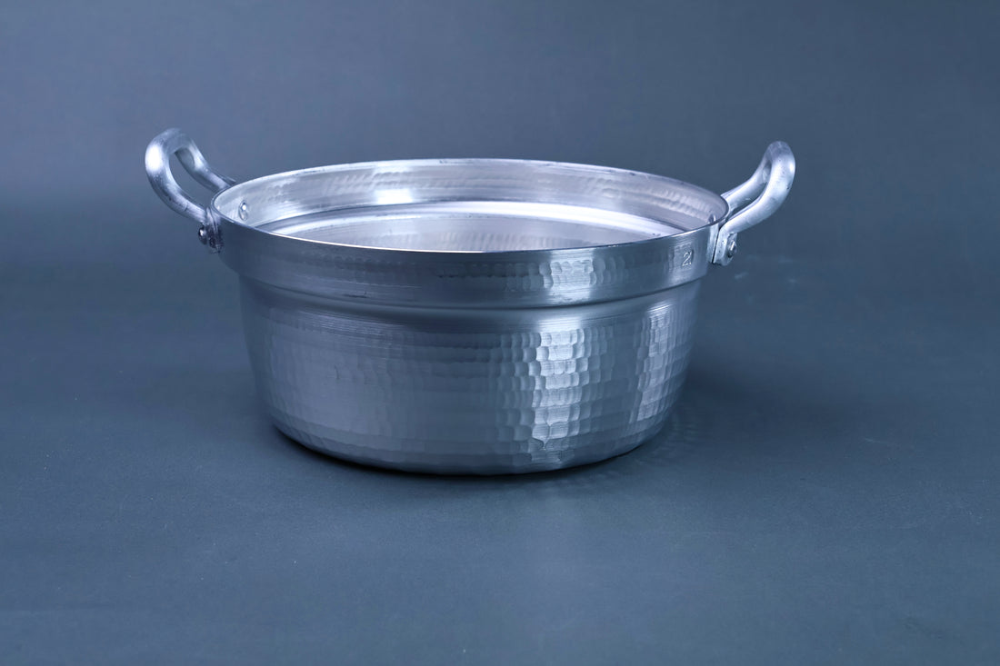 Nakamura Douki Dantsuki Seiro Pot 21cm — full side profile showing hammered exterior and cast handles