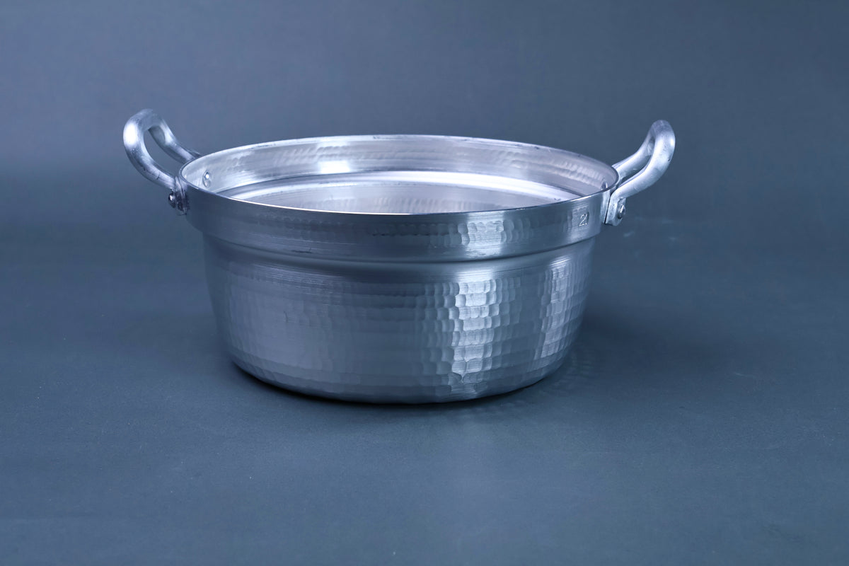 Nakamura Douki Dantsuki Seiro Pot 21cm — full side profile showing hammered exterior and cast handles