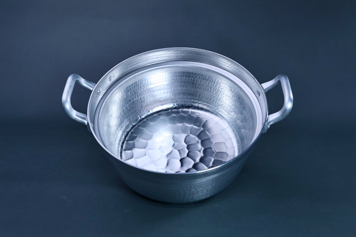 Nakamura Douki Dantsuki Seiro Pot 21cm — interior view showing hammered aluminum surface and two handles