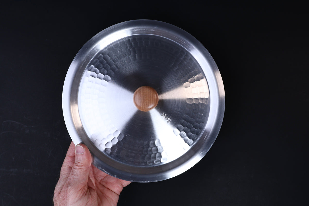 Nakamura Douki Dantsuki Seiro Pot Lid 21cm — held showing hammered aluminum interior and wood knob