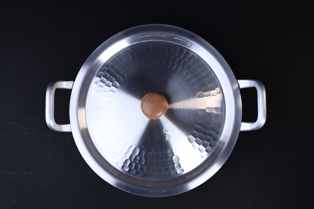Nakamura Douki Dantsuki Seiro Pot Lid 21cm — overhead view seated on pot showing wood knob and cast handles