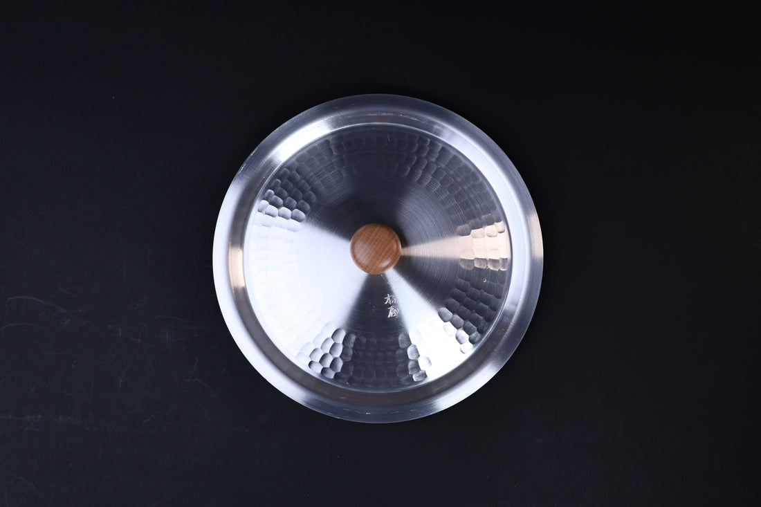 Nakamura Douki Dantsuki Seiro Pot Lid 21cm — top view showing hammered surface, wood knob, and maker&