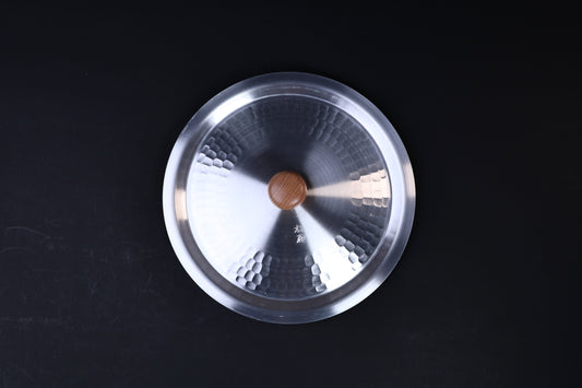 Nakamura Douki Dantsuki Seiro Pot Lid 21cm — top view showing hammered surface, wood knob, and maker's mark