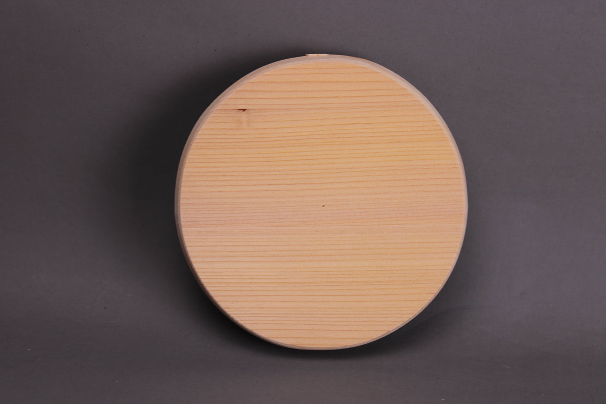 kiso hinoki drop lid with hiragana kiya 14cm shown with grey background backside