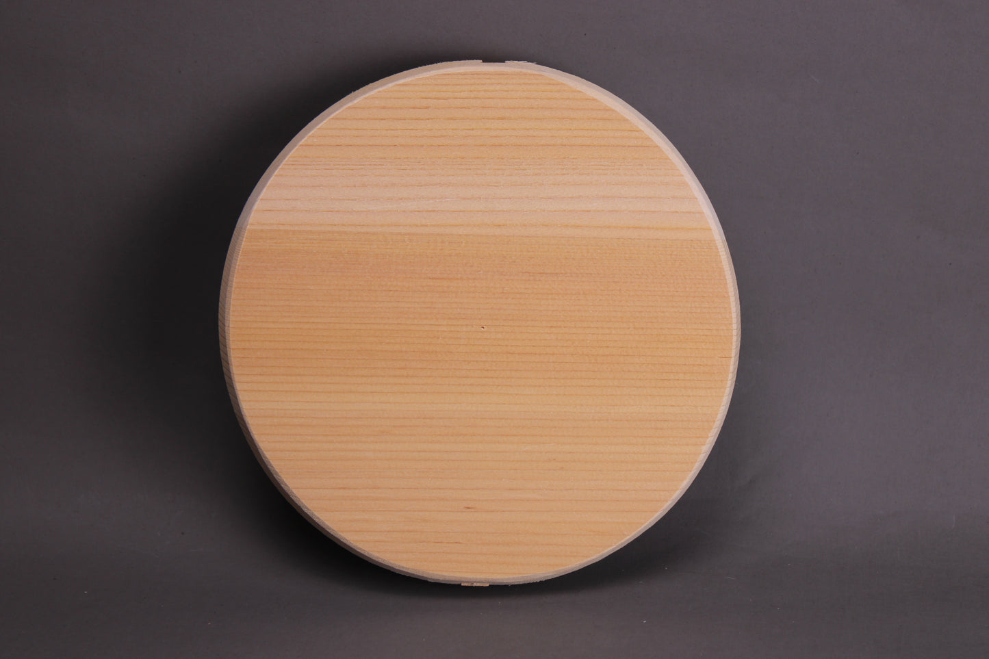  kiso hinoki drop lid with hiragana kiya 18cm shown with grey background backside