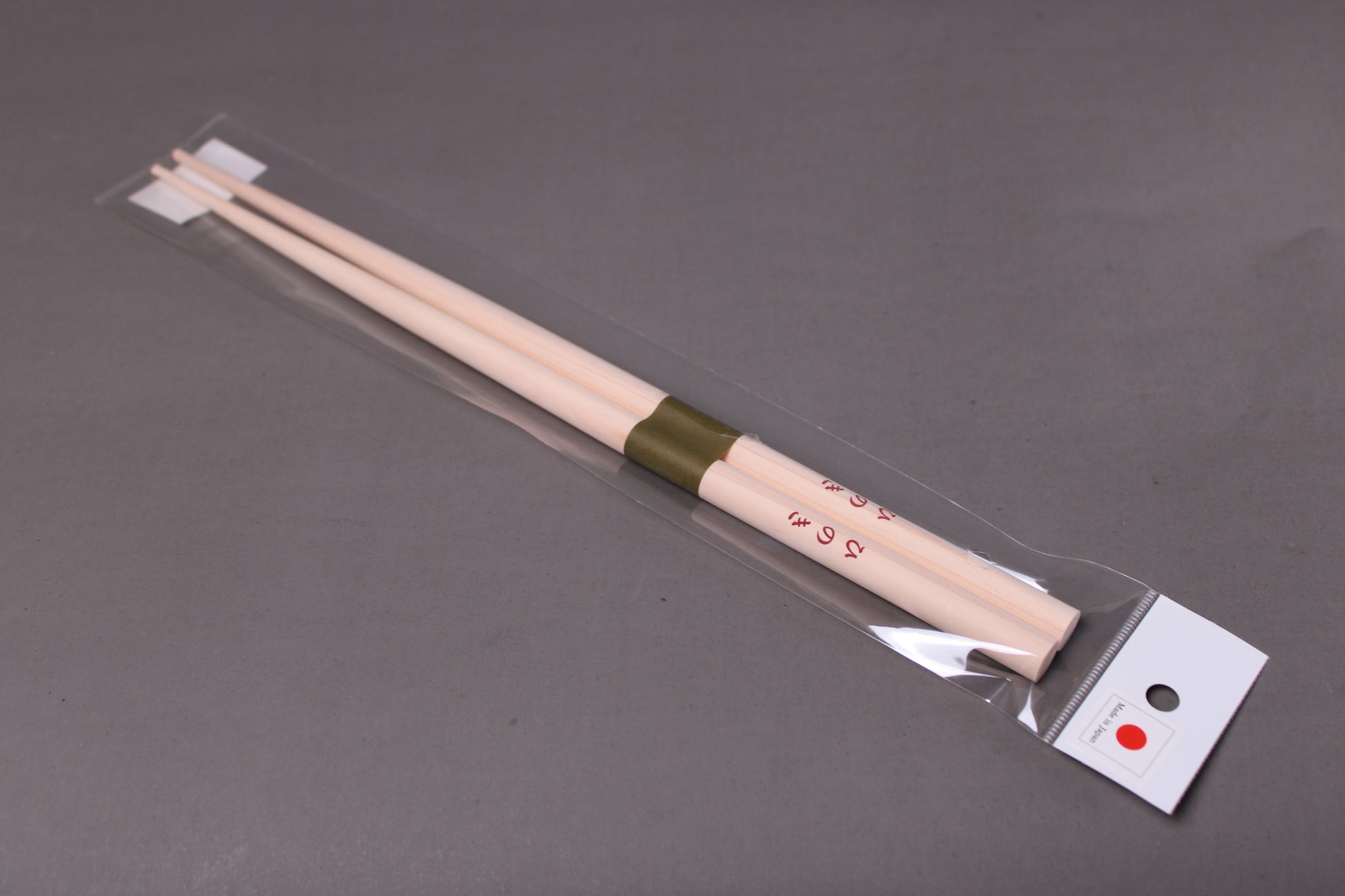 saibashi round cooking chopsticks by yamacoh youbi kisou life packed in clear plastic with red paper backing and sticker writing hinoki in hiragana with grey background closeup of chopsticks in package