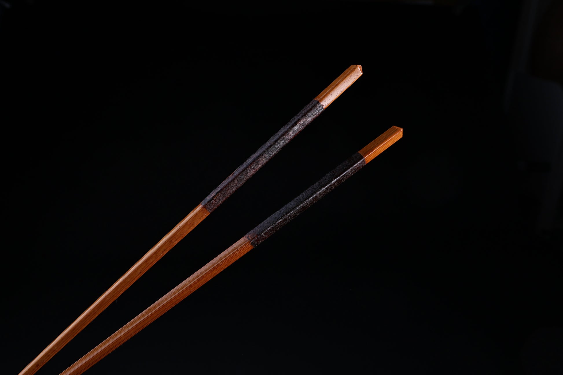 Suri urushi cooking chopsticks 30cm — close-up of urushi lacquer grip band and bamboo body detail