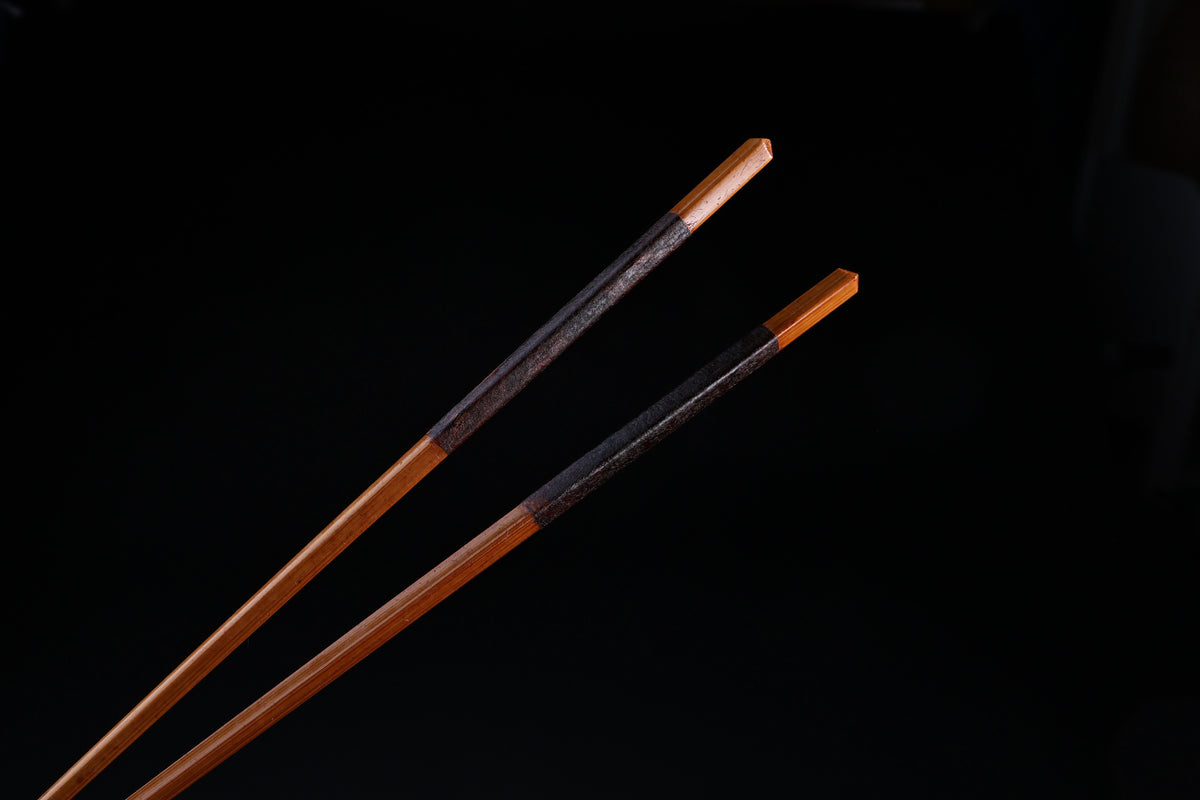 Suri urushi cooking chopsticks 30cm — close-up of urushi lacquer grip band and bamboo body detail