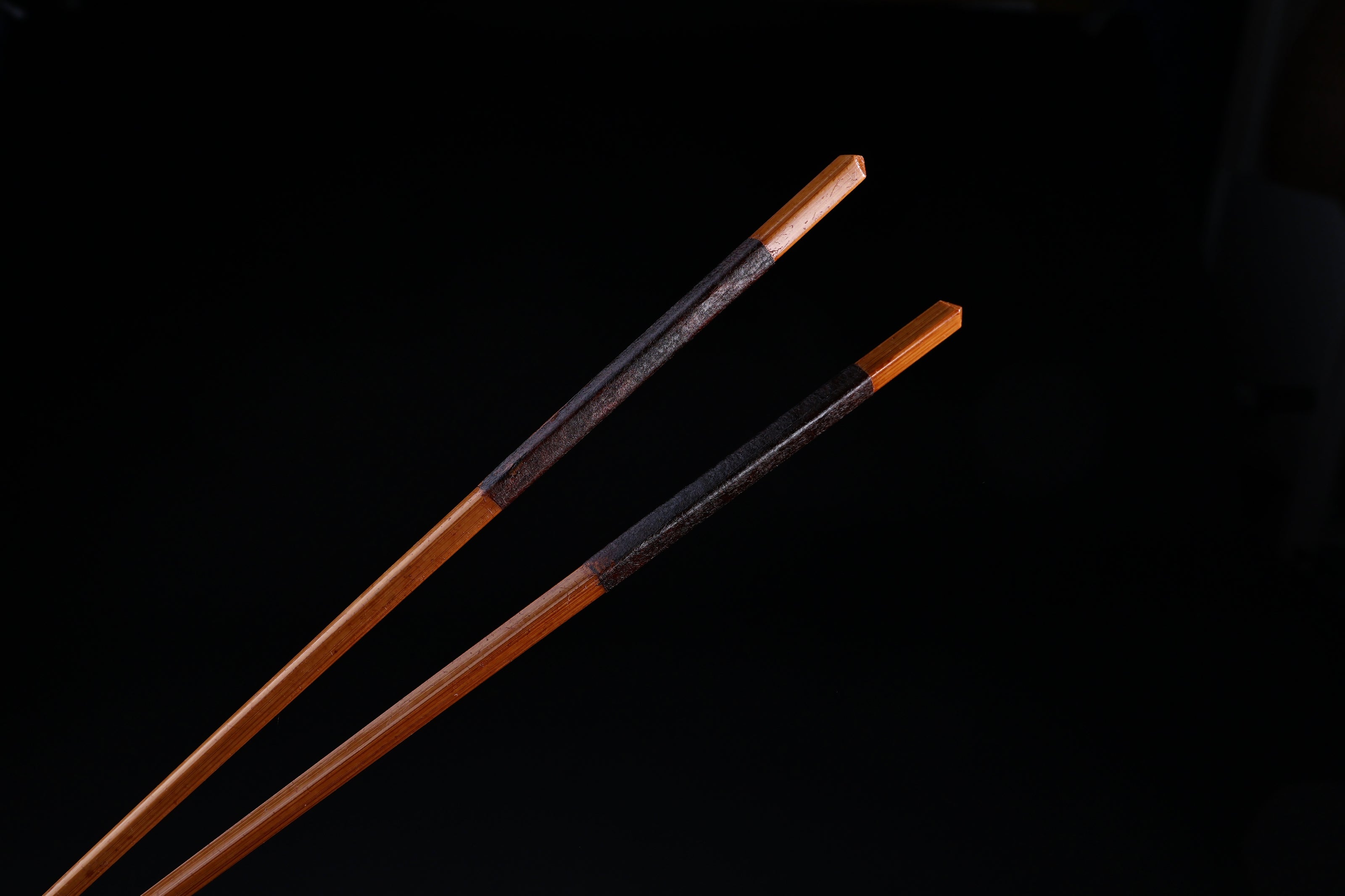 Suri urushi cooking chopsticks 30cm — close-up of urushi lacquer grip band and bamboo body detail
