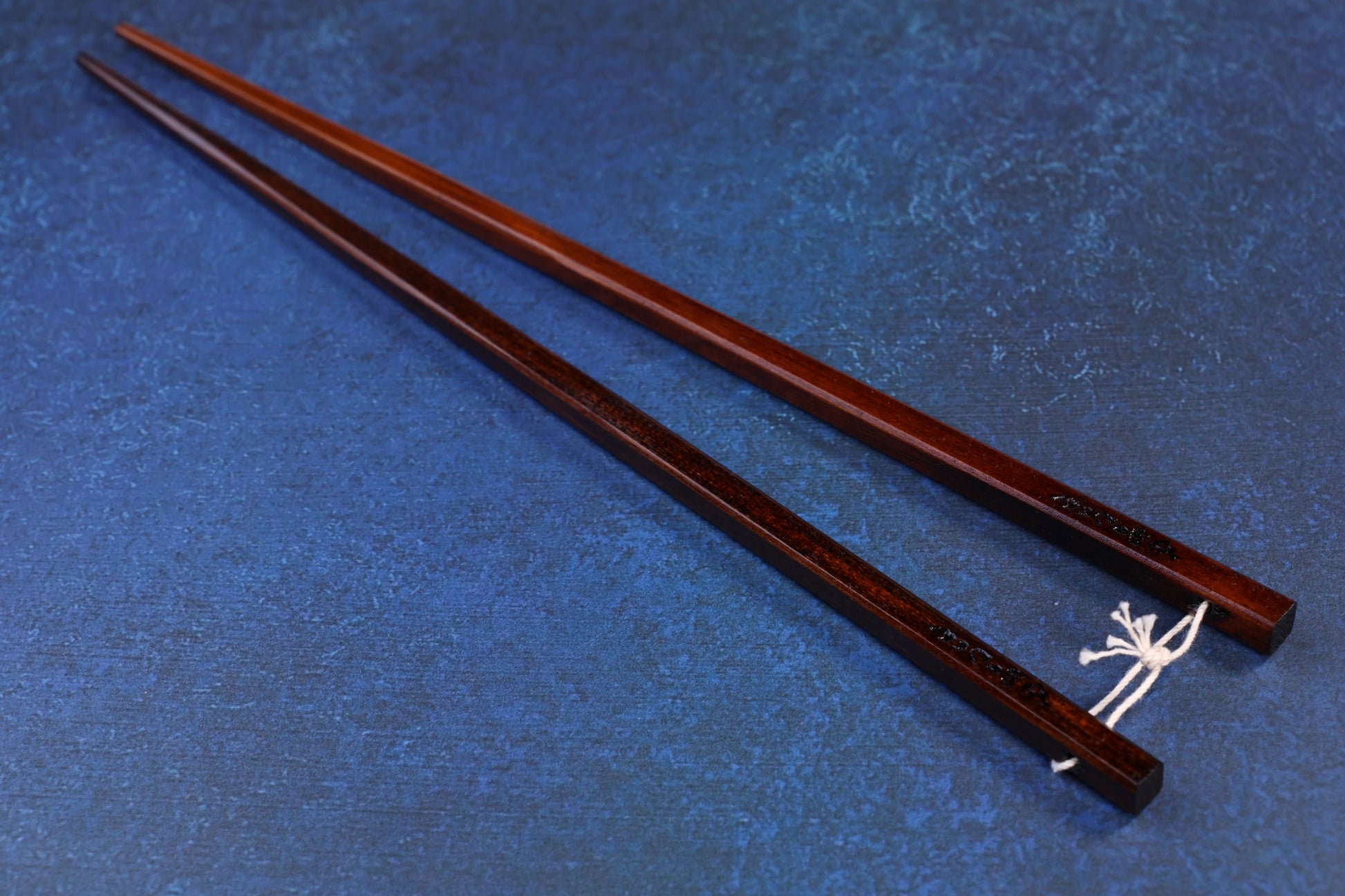 Suri Urushi cooking chopsticks 33cm — full pair side profile showing length and square grip end