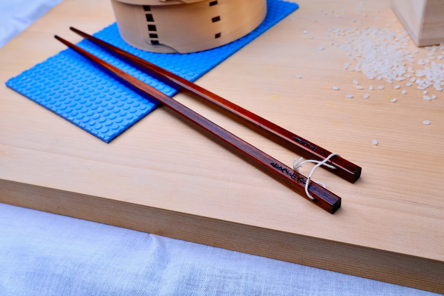 Suri Urushi cooking chopsticks 33cm — urushi lacquer finish and maker's stamp detail on hinoki surface