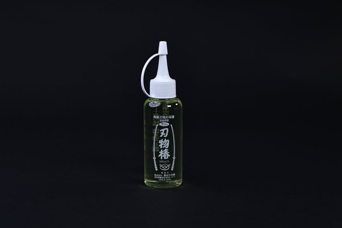 Tsubaki oil for knives and iron pans 100ml — full upright view of bottle, label, and precision applicator tip