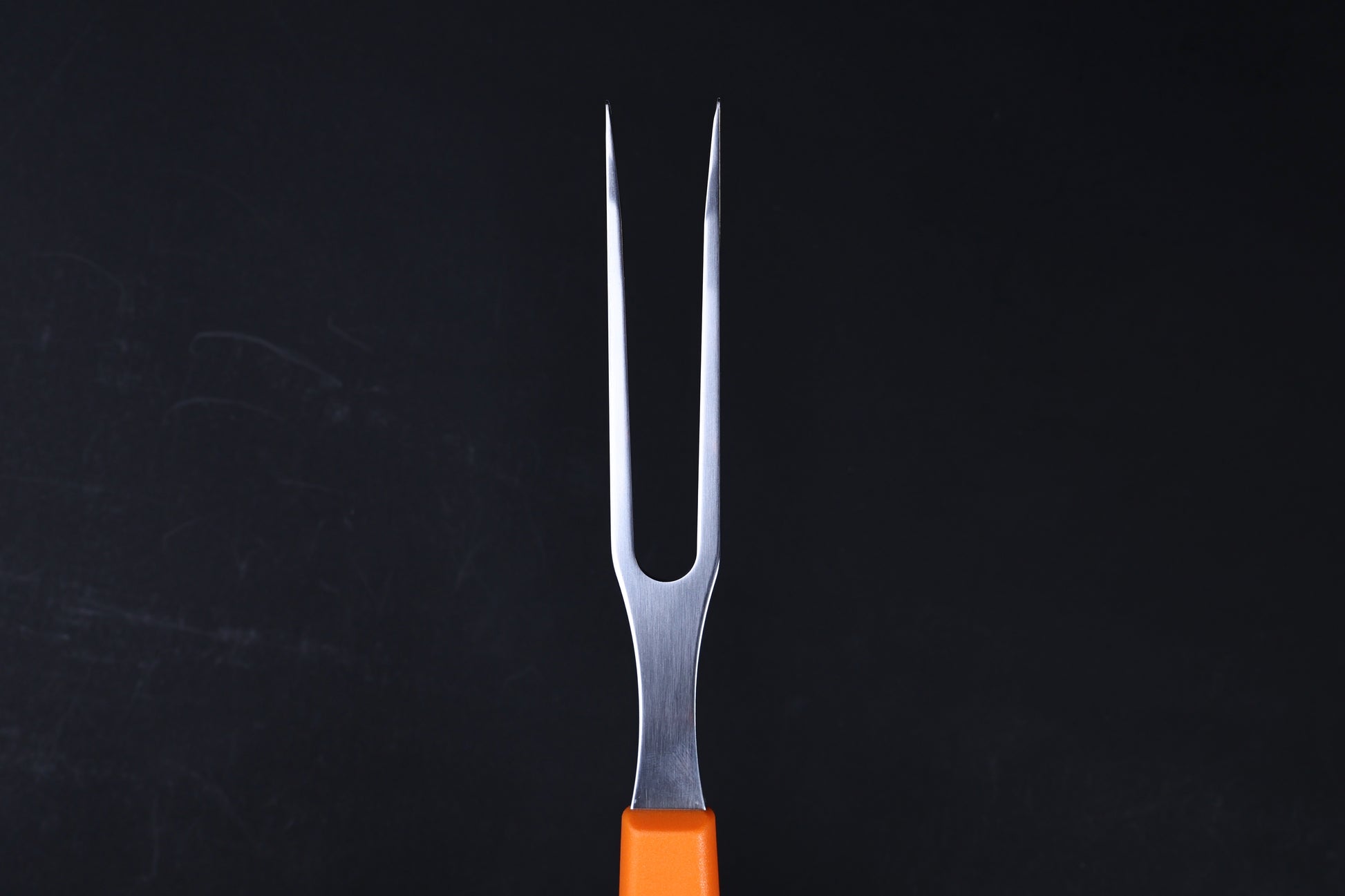 Victorinox Swiss Classic carving fork — face-on close-up of tine tips and tine spread geometry
