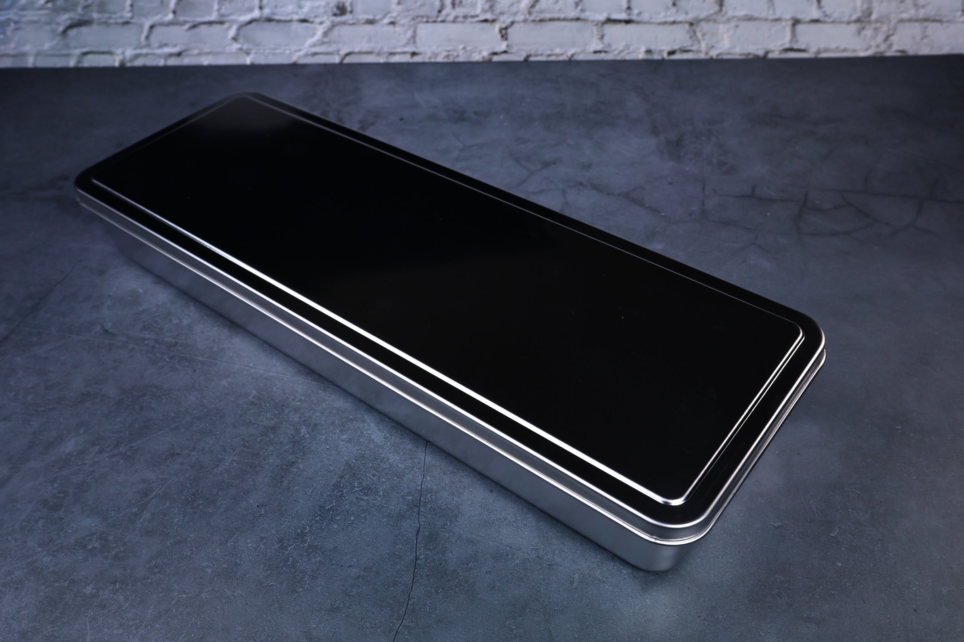 Yakumi 4-compartment condiment pan — closed with black lid showing full profile